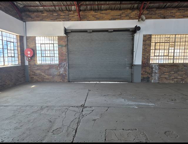 1,554M² WAREHOUSE TO LET IN BENROSE